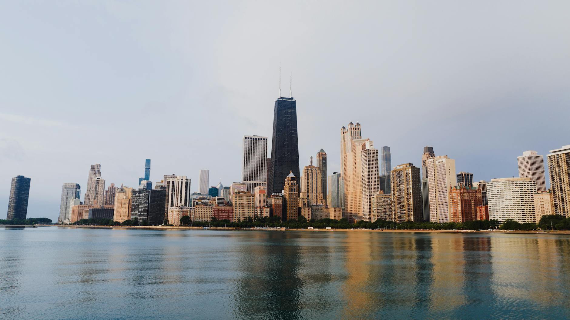 Local Movers in Chicago, IL | MoveCost.ai